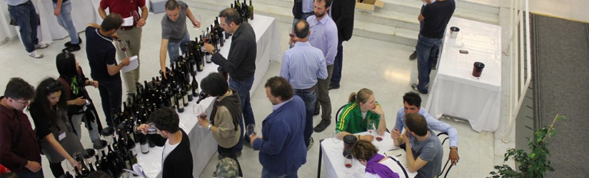 Each day after the journalists have tasted blind, the wines are put out and producers are welcome to come and taste.