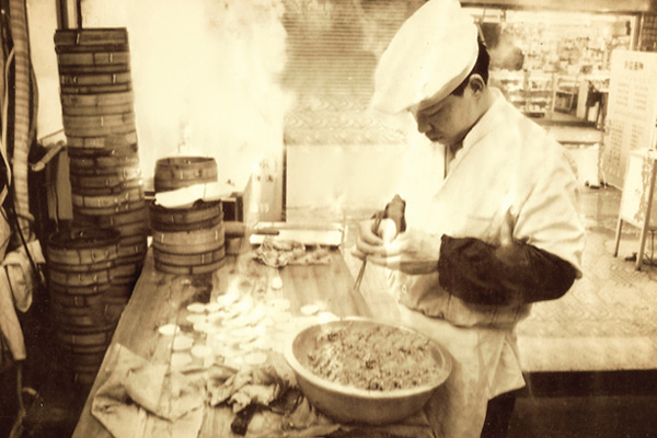 Wrapping xiao long bao at the open-air market behind the Bund in 2002